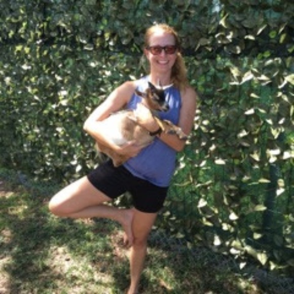 Meet your Posher, Becky - Picture 1 of 2